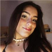 ¡Hola! Me llamo Elena, tengo 19 años y soy estudiante de Psicología en la Universidad de Almería